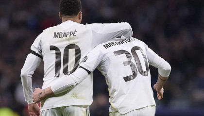 开云官网-今晚打响！西甲焦点大戏：皇马战黄潜 银河战舰赢球就登顶