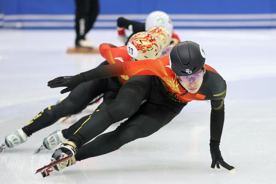 [图]中国短道速滑队进行公开训练 剑指米兰冬奥会